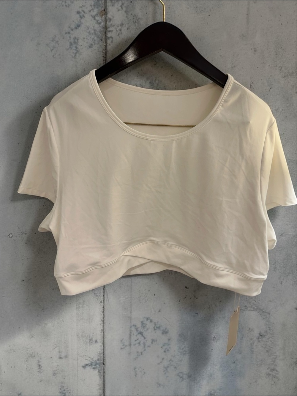 HALARA Cream Short Sleeve Crop